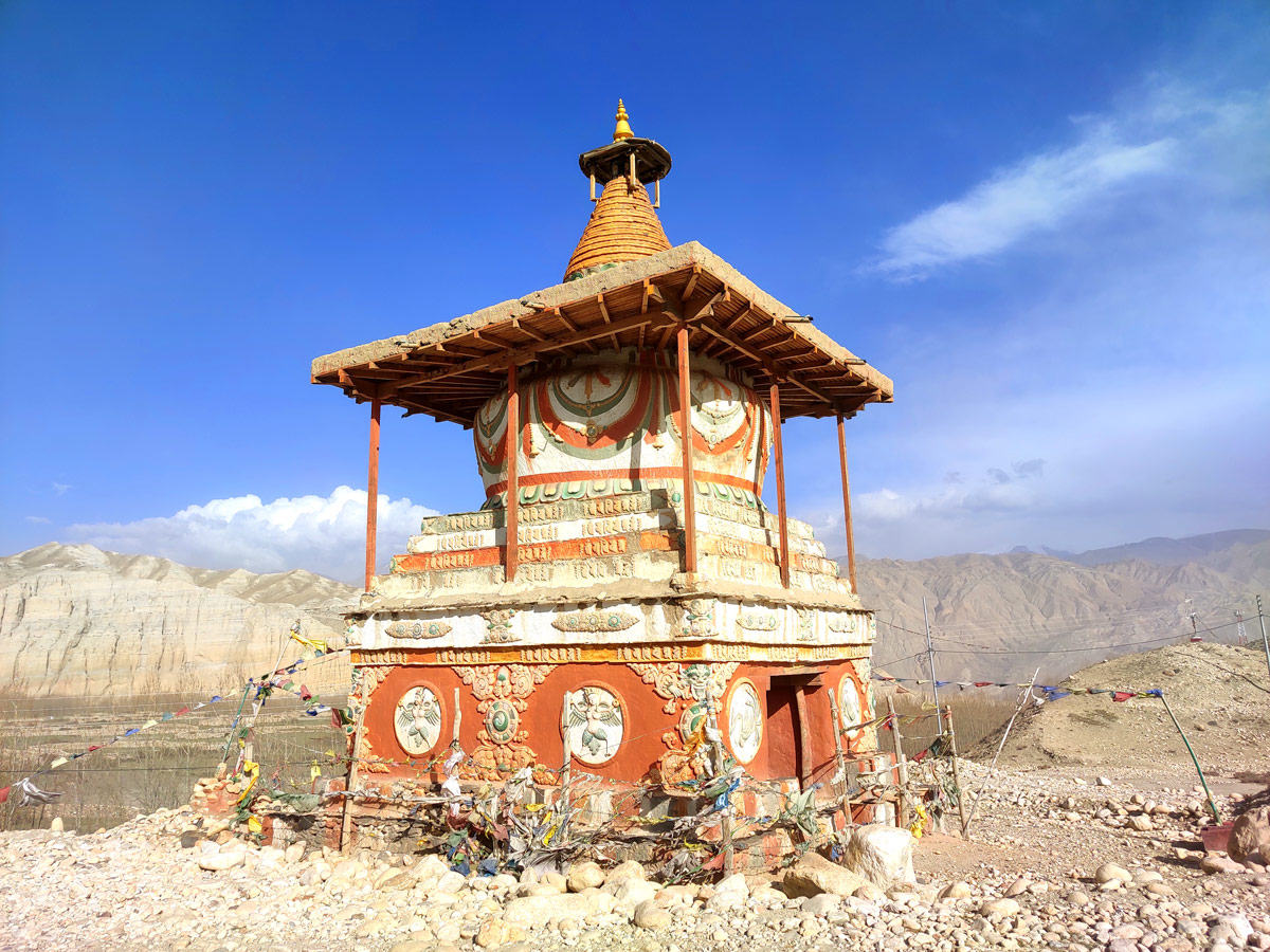Stupa at the entrance gate of Charang, Upper Mustang