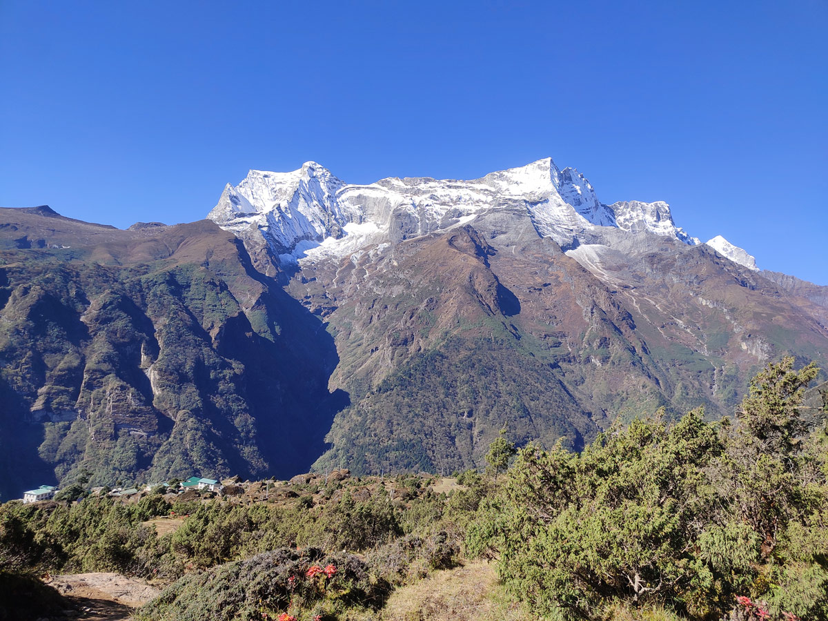 Clear autumn weather in Nepal